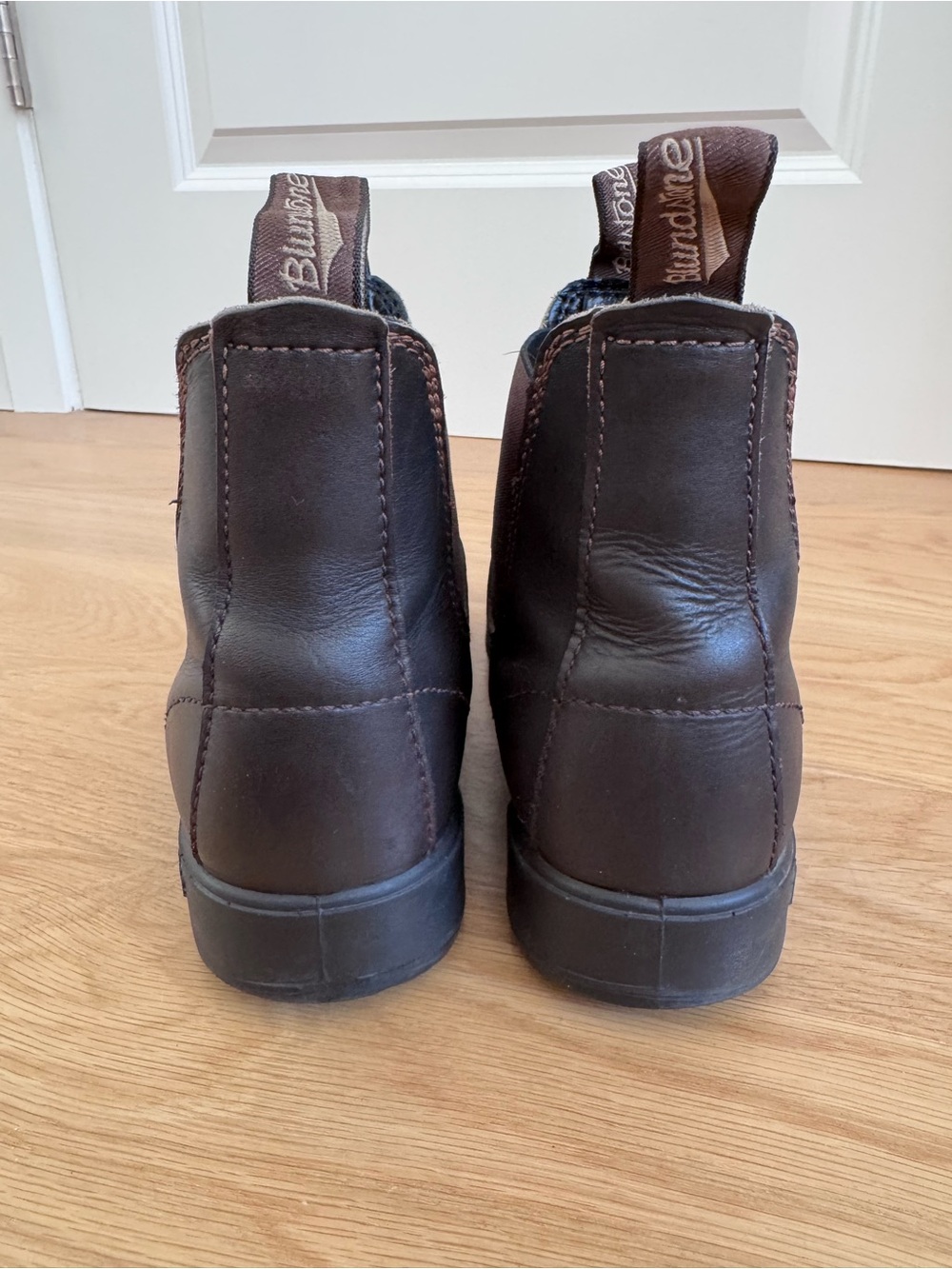 Blundstone 500 Classic Pull-On Boot - Dark Brown unisex (women’s 9) - Picture 5 of 12